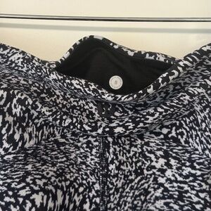 Lululemon Women’s Wunder Under 25” Tight - Size 8